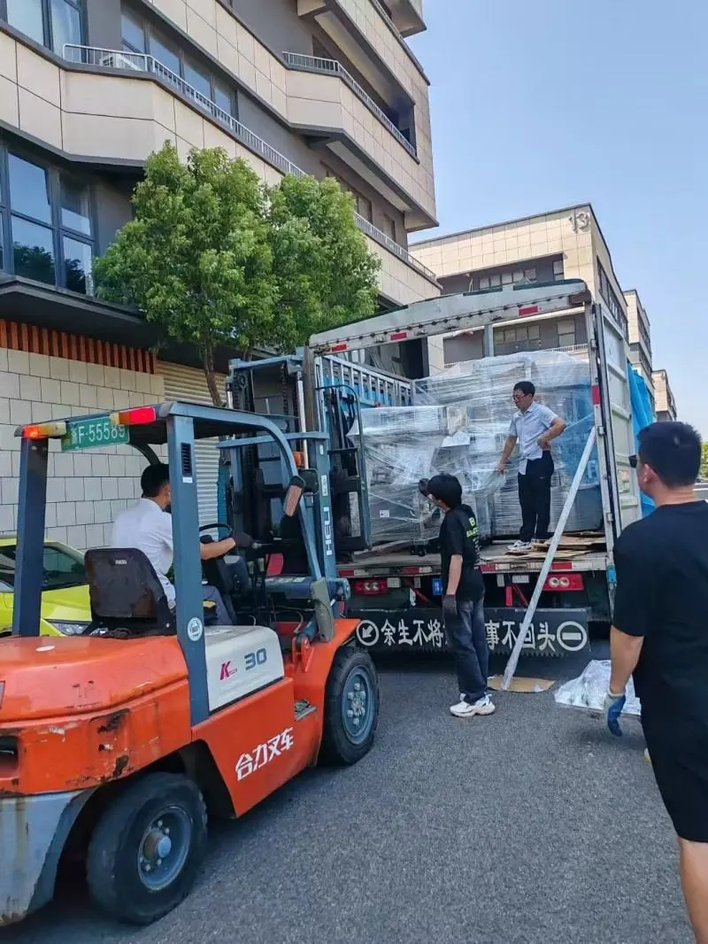 Automatic Linear Double Side Labeling Machine For Oil Barrels